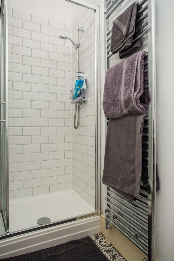 Stylish Apartment Close To Gloucester Quays & Docks Esterno foto