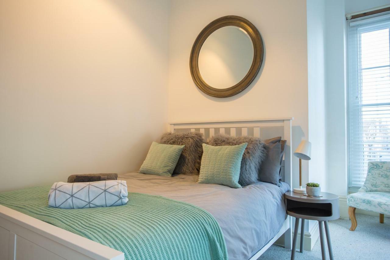Stylish Apartment Close To Gloucester Quays & Docks Esterno foto